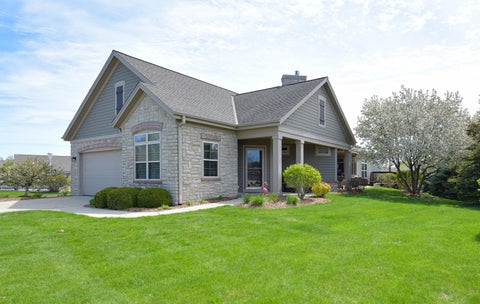 Photo of N114W17862 Blackstone Ct, Germantown, WI 53022 (MLS # 1961585)