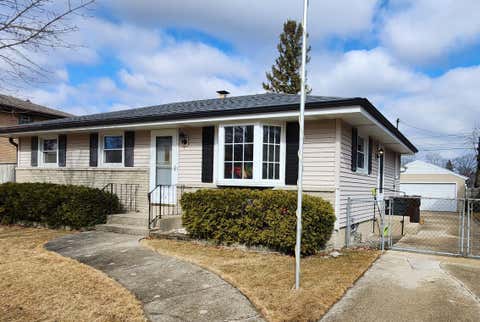 Photo of 804 Lakeview Ave, South Milwaukee, WI 53172 (MLS # 1910450)