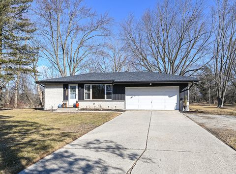 Photo of 1204 E Oakwood Rd, Oak Creek, WI 53154 (MLS # 1908475)