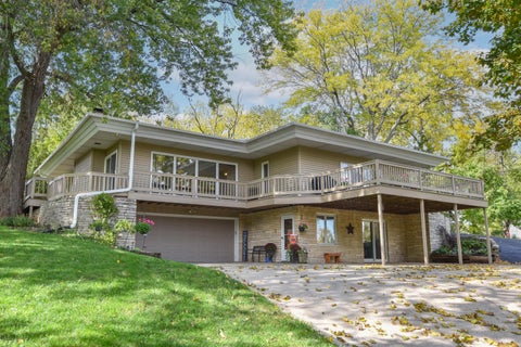 Photo of 10 Brian Ct, Watertown, WI 53094 (MLS # 1984169)