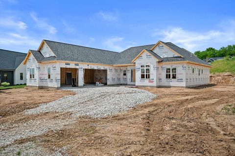 Photo of W253N5539 Crescent Hill Dr, Sussex, WI 53089 (MLS # 1967873)