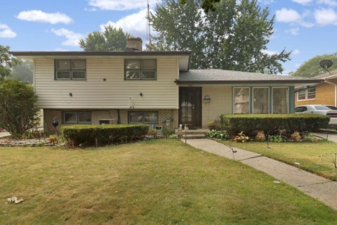 Photo of 629 North St, Racine, WI 53402 (MLS # 1972489)