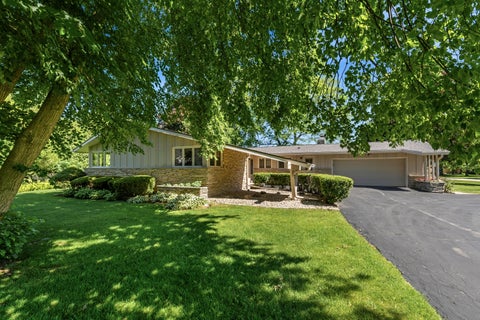 Photo of 8909 N Maitland Rd, Bayside, WI 53217 (MLS # 1968364)