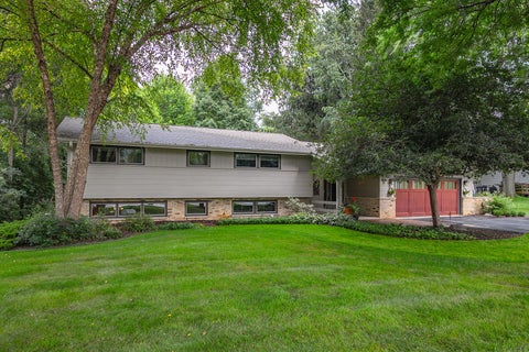 Photo of 1860 Churchview Dr, Brookfield, WI 53005 (MLS # 1975837)