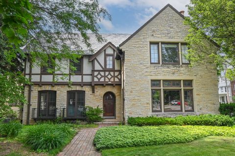 Photo of 2225 N Lake Dr, Milwaukee, WI 53202 (MLS # 1934908) Photo of 2225 N Lake Dr, Milwaukee, WI 53202 (MLS # 1934908)