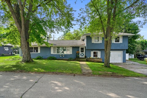 Photo of 103 Fairview Ct, Fairwater, WI 53931 (MLS # 1979011)