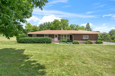 Photo of 1120 Sunnycrest Dr, Brookfield, WI 53186 (MLS # 1970316)