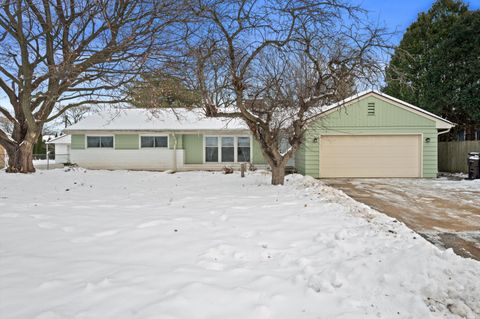 Photo of 7216 N Mohawk Ave, Glendale, WI 53217 (MLS # 1948858)