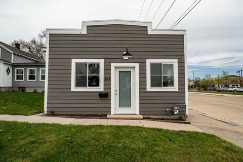 Photo of 232 Madison St, Burlington, WI 53105 (MLS # 1949931)