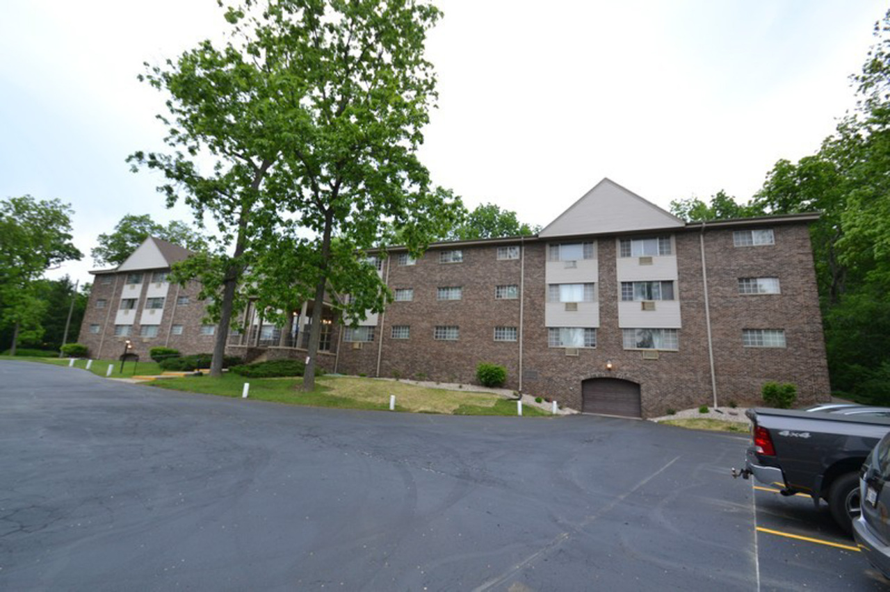 1422 E Racine Ave