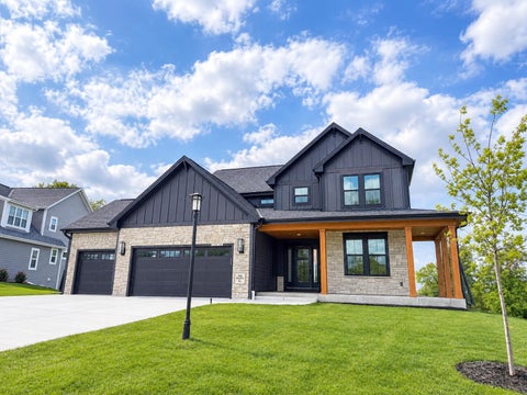 Photo of N66W21485 Sagebrush Dr, Menomonee Falls, WI 53051 (MLS # 1983559)