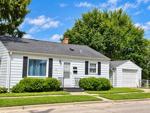 Photo of 4020 78th St, Kenosha, WI 53142 (MLS # 1980072)