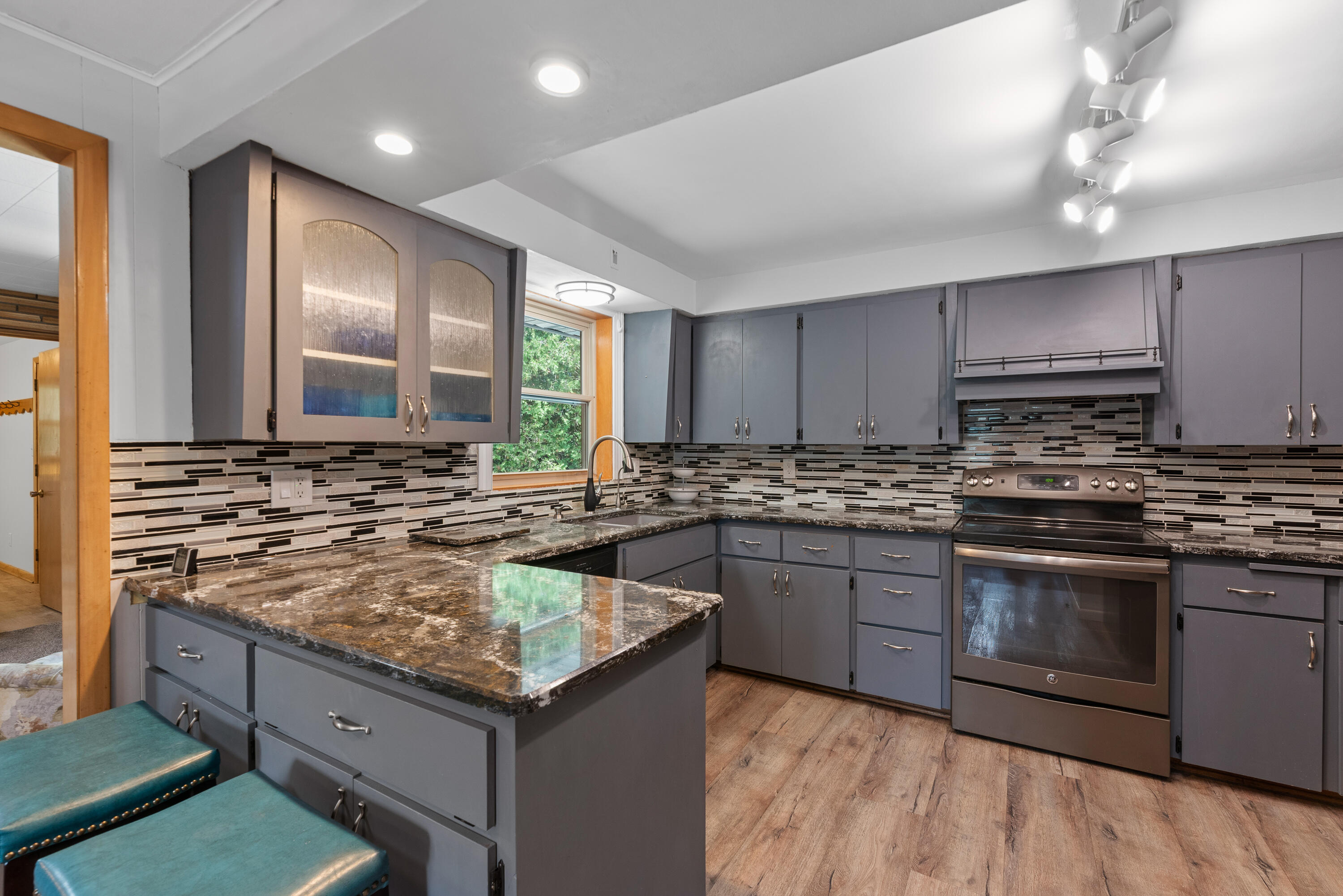 Fredonia, Wisconsin 53021, United States, 4 Bedrooms Bedrooms, ,3 BathroomsBathrooms,Residential,Pending,188563