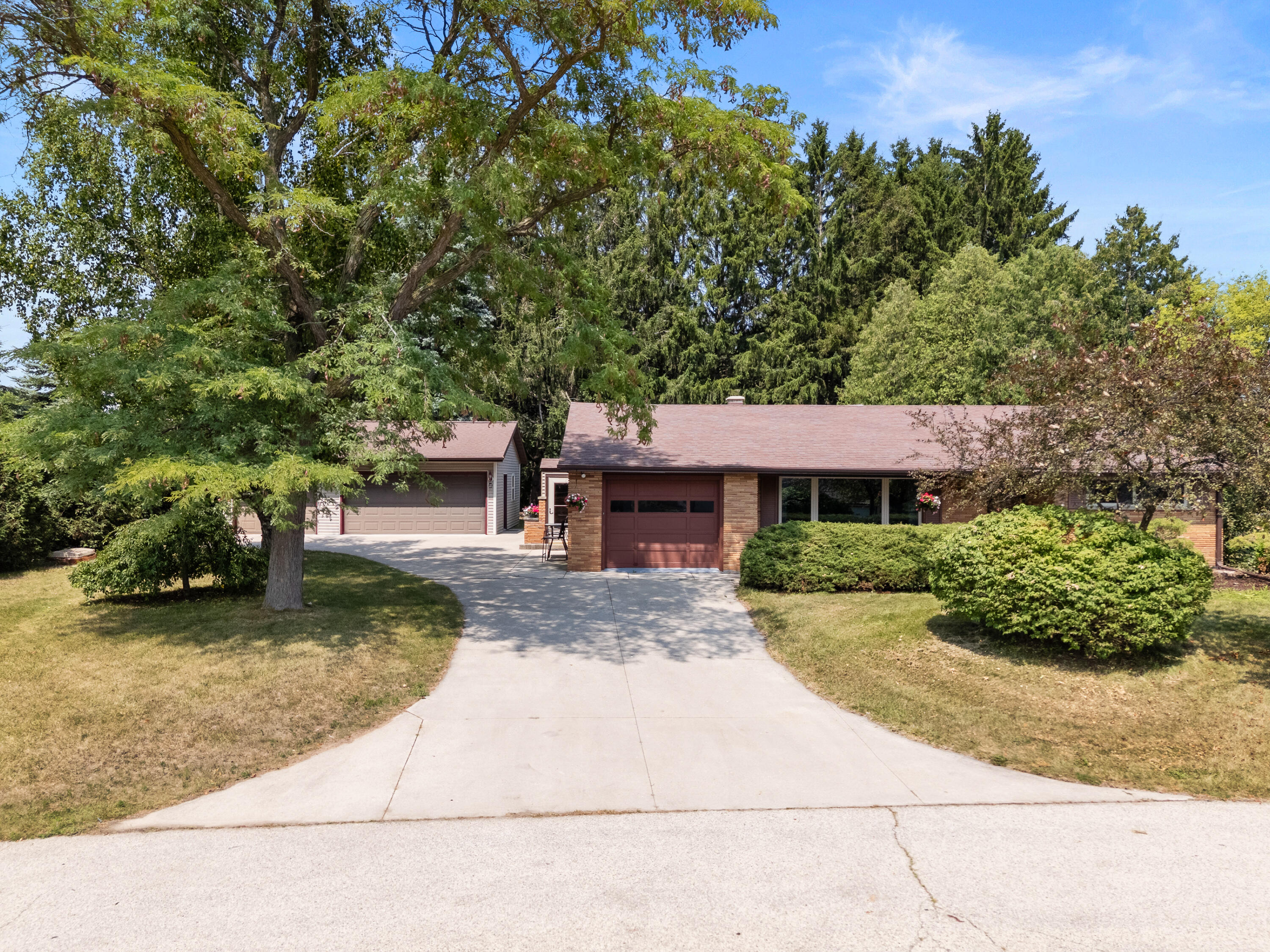 Fredonia, Wisconsin 53021, United States, 4 Bedrooms Bedrooms, ,3 BathroomsBathrooms,Residential,Pending,188563