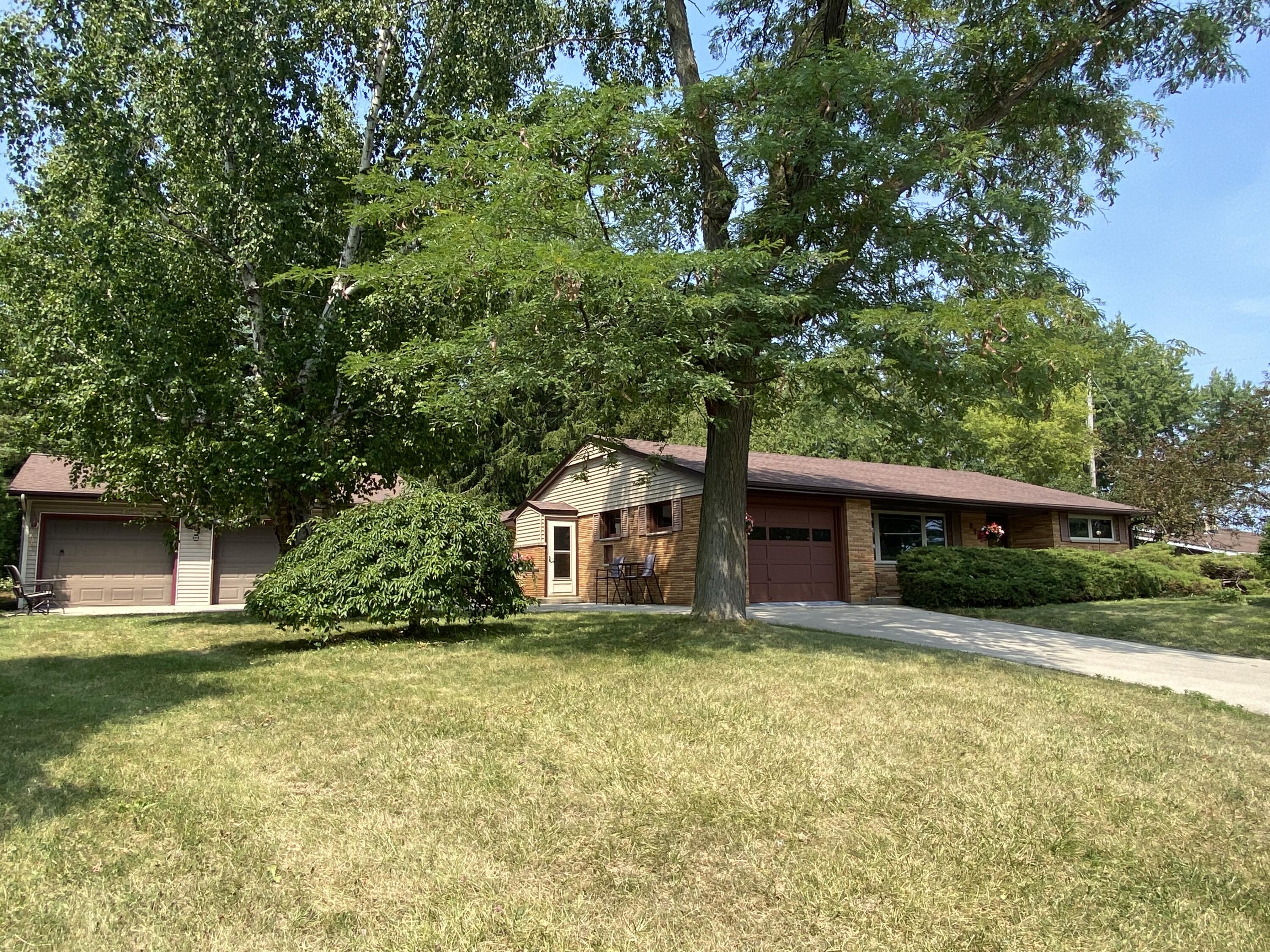 Fredonia, Wisconsin 53021, United States, 4 Bedrooms Bedrooms, ,3 BathroomsBathrooms,Residential,Pending,188563