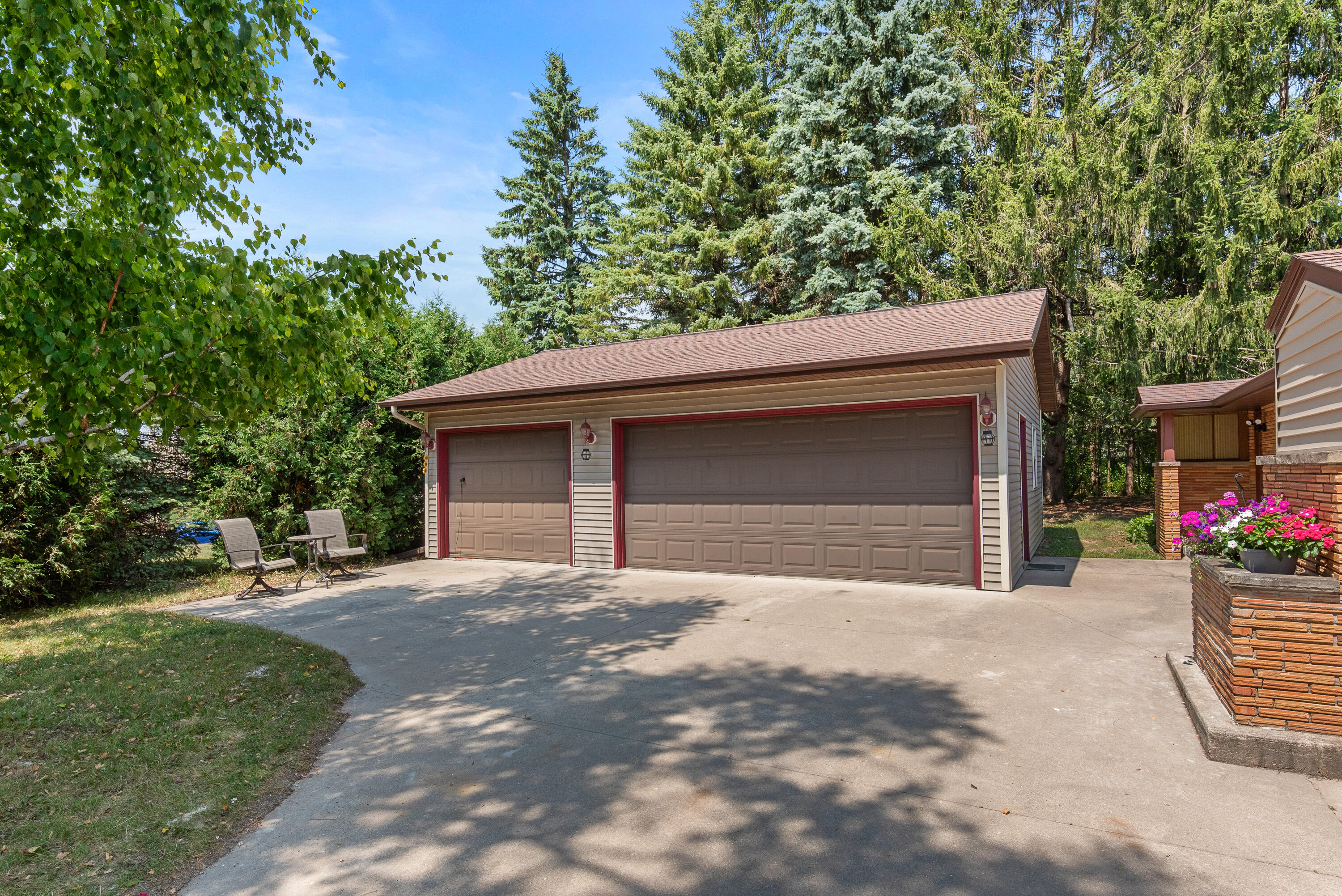 Fredonia, Wisconsin 53021, United States, 4 Bedrooms Bedrooms, ,3 BathroomsBathrooms,Residential,Pending,188563