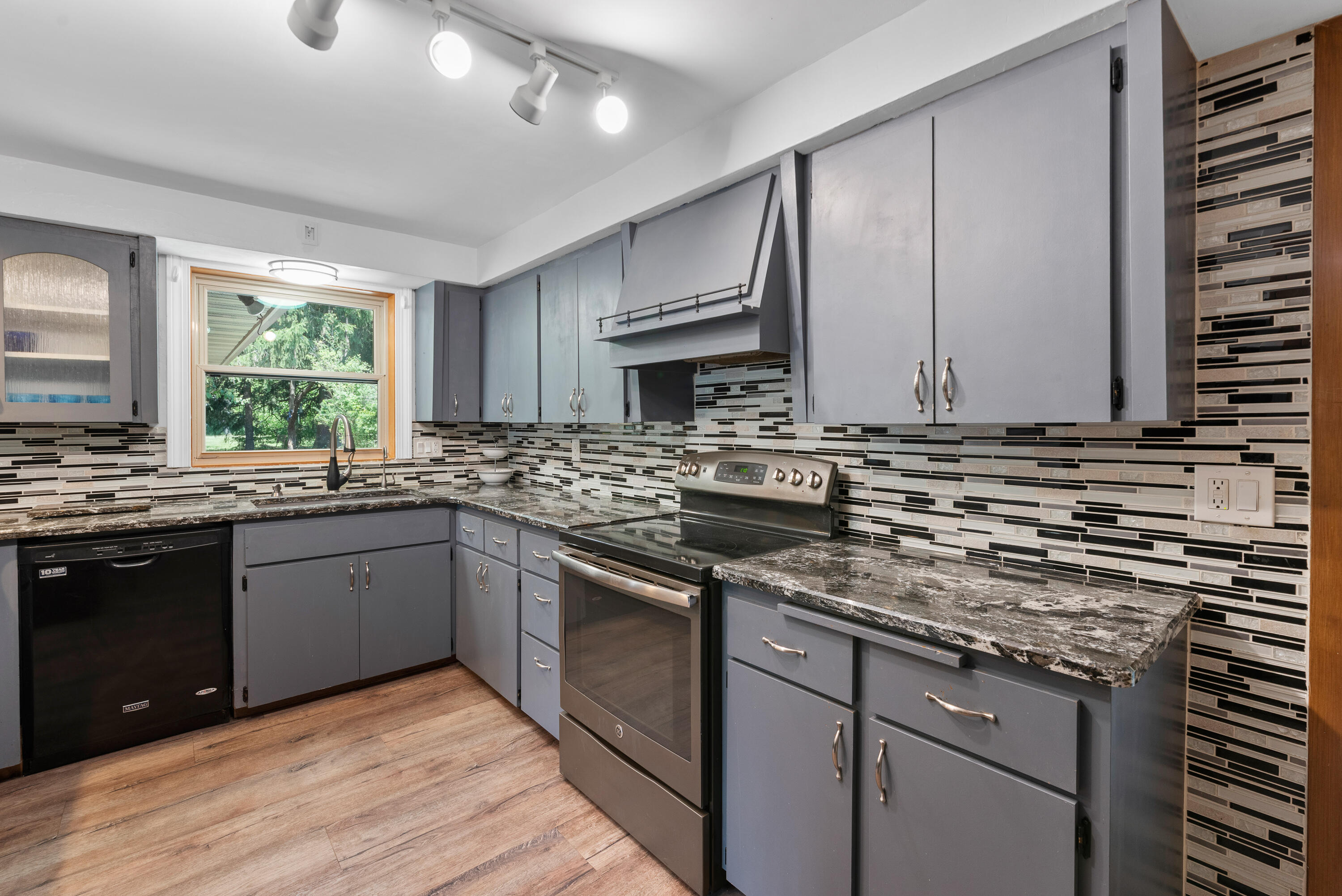 Fredonia, Wisconsin 53021, United States, 4 Bedrooms Bedrooms, ,3 BathroomsBathrooms,Residential,Pending,188563