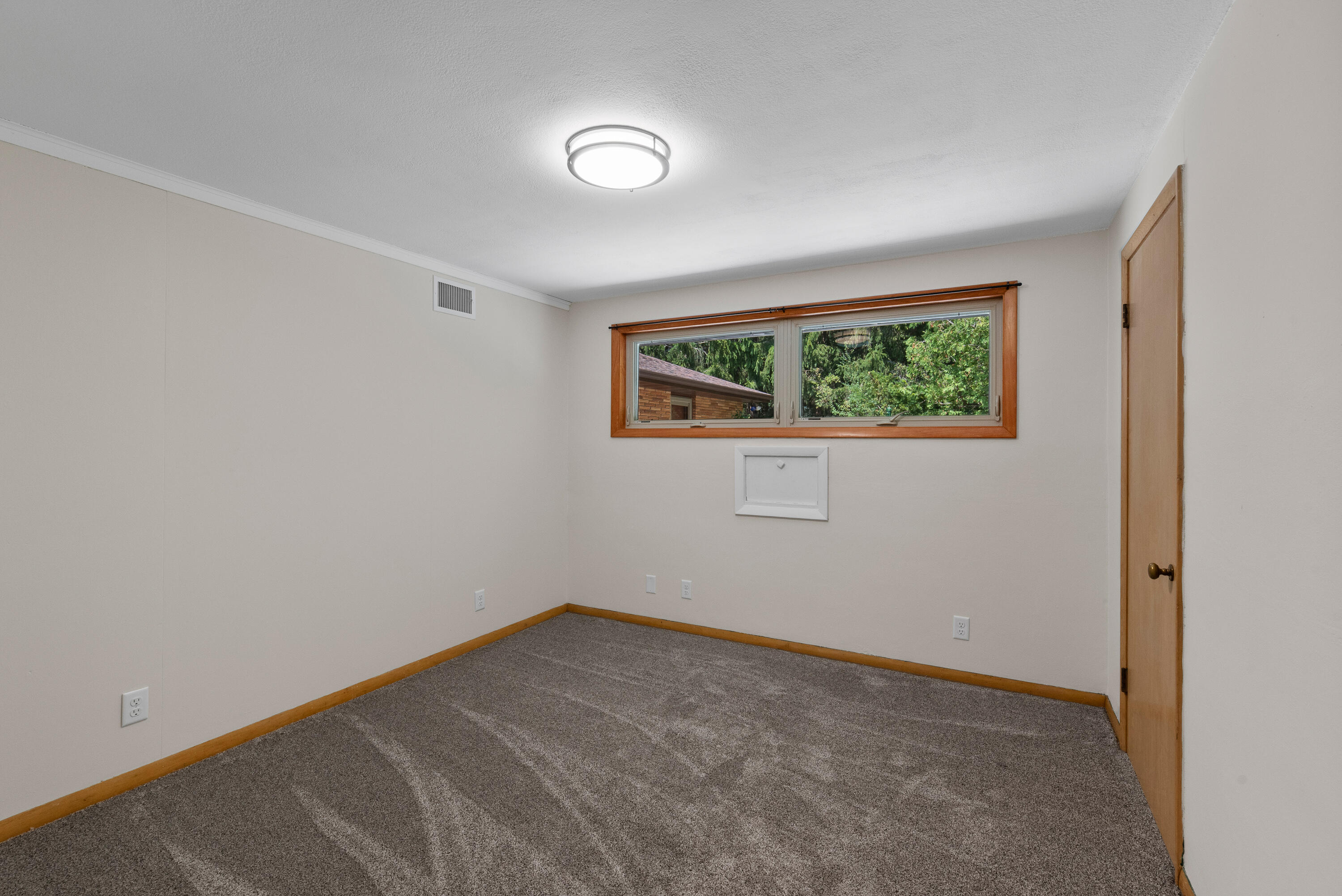 Fredonia, Wisconsin 53021, United States, 4 Bedrooms Bedrooms, ,3 BathroomsBathrooms,Residential,Pending,188563