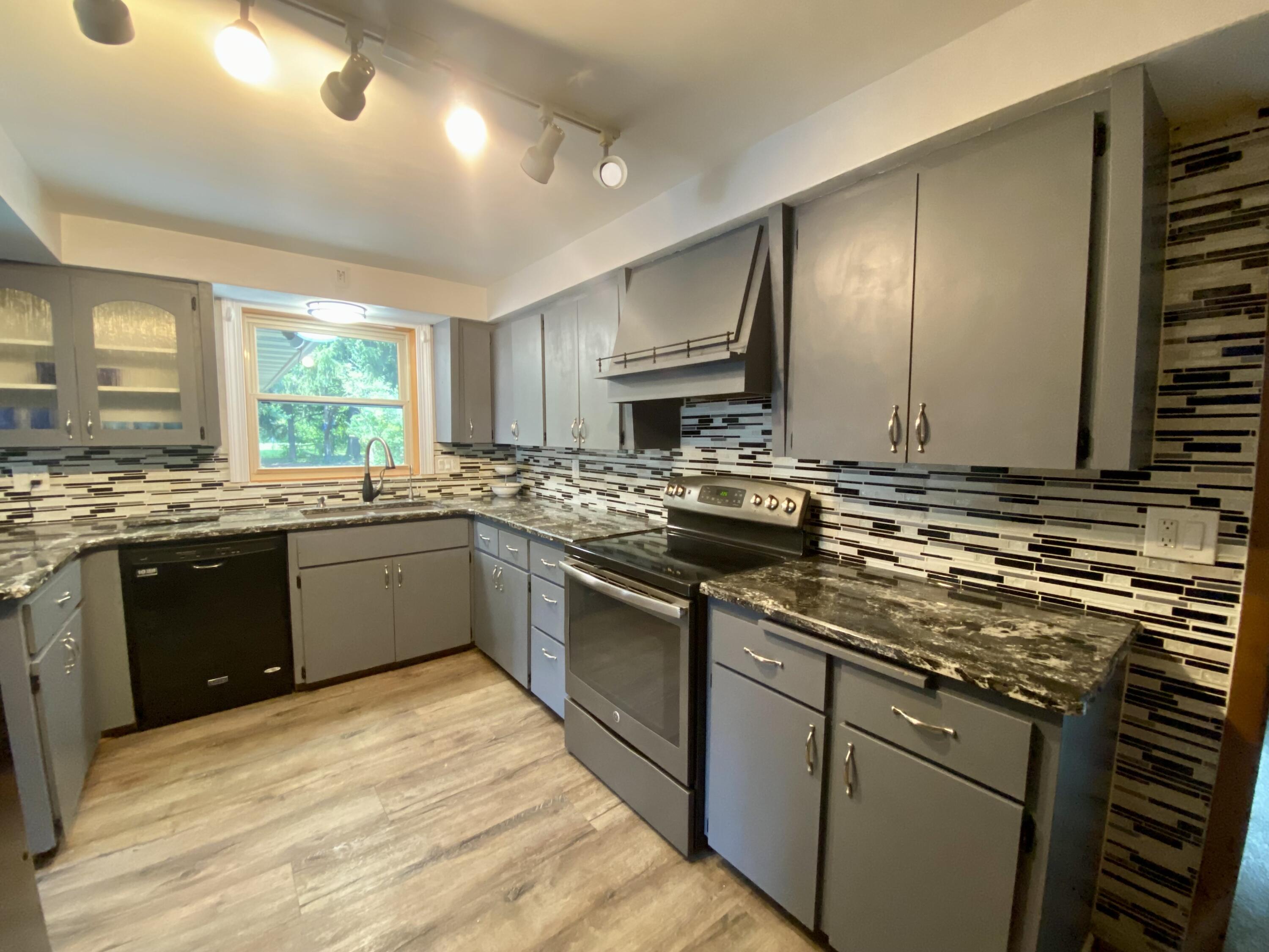 Fredonia, Wisconsin 53021, United States, 4 Bedrooms Bedrooms, ,3 BathroomsBathrooms,Residential,Pending,188563