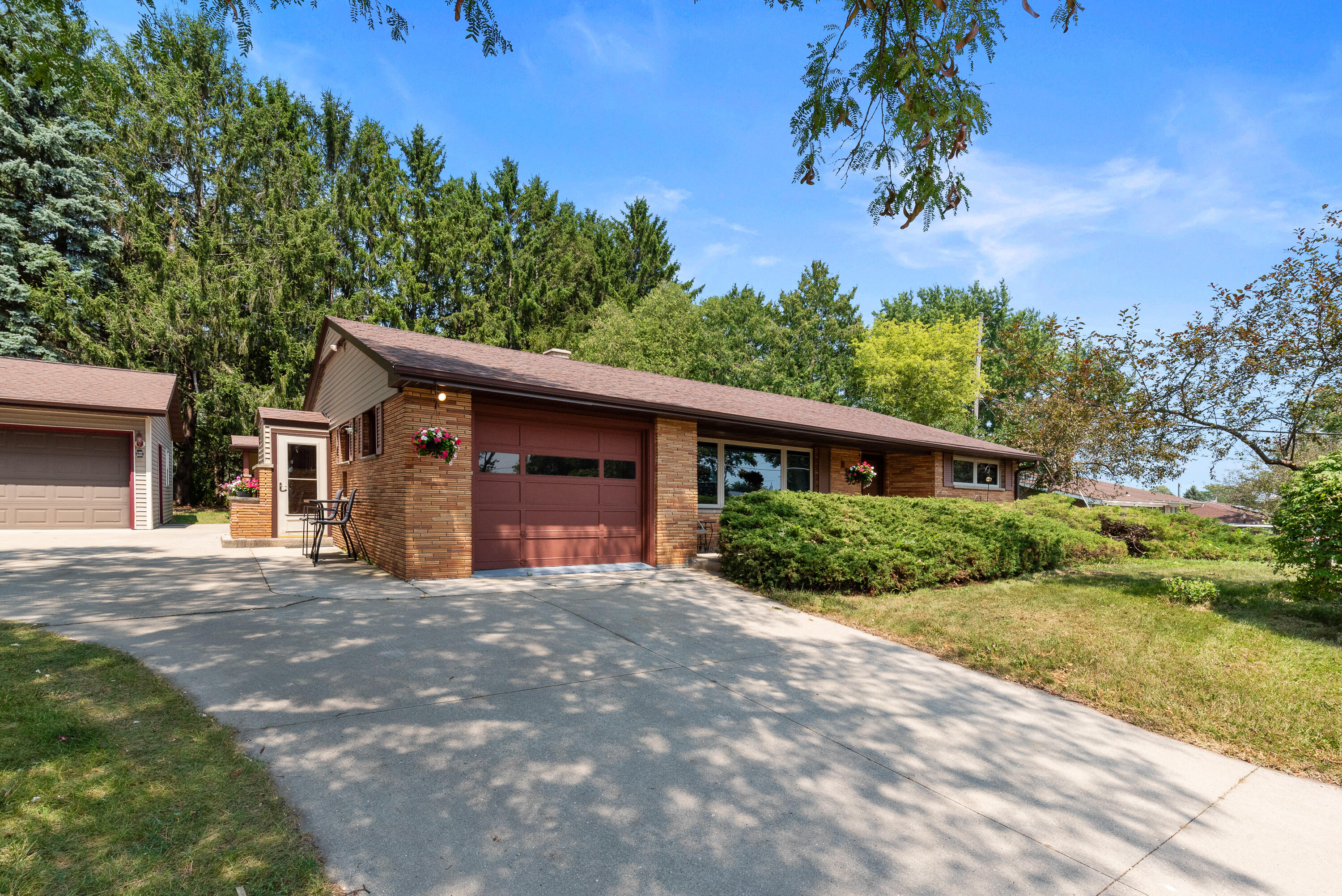 Fredonia, Wisconsin 53021, United States, 4 Bedrooms Bedrooms, ,3 BathroomsBathrooms,Residential,Pending,188563