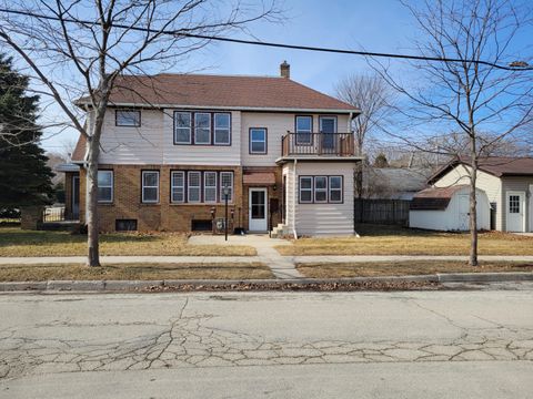 Photo of 502 W Oakland Ave, Port Washington, WI 53074 (MLS # 1953429)