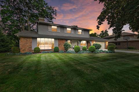 Photo of 1 Shorewood Ct, Wind Point, WI 53402 (MLS # 1971058)