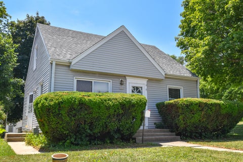 Photo of 9007 W Greenfield Ave, West Allis, WI 53214 (MLS # 1970585)
