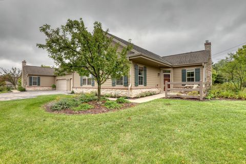 Photo of W155N7081 Amberleigh Cir, Menomonee Falls, WI 53051 (MLS # 1953618)