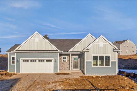 N67W25396 Vail Ln, Sussex, WI 53089 - #: 1940954