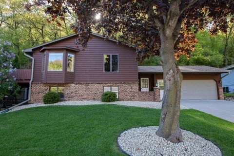Gerrard-Hoeschler REALTORS® New Home Listings
