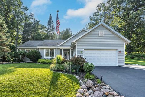 Photo of N3237 Robin Rd, Geneva, WI 53147 (MLS # 1972965)