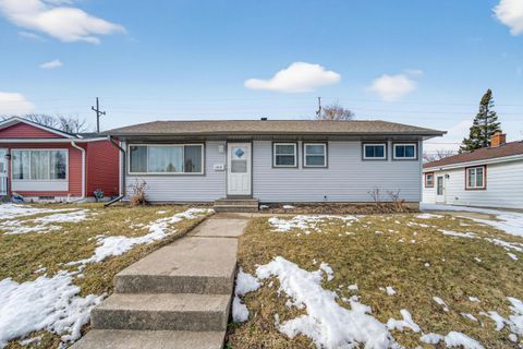 Photo of 1910 Shoop St, Racine, WI 53404 (MLS # 1951038)