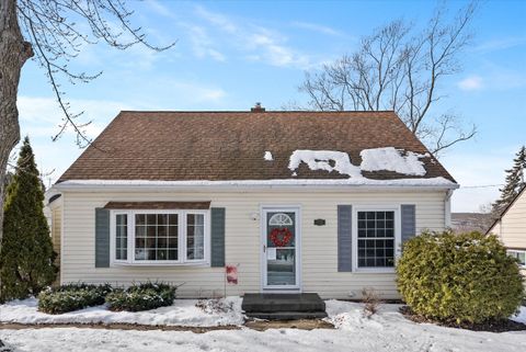 Photo of 213 Summit Dr, Port Washington, WI 53074 (MLS # 1948773)