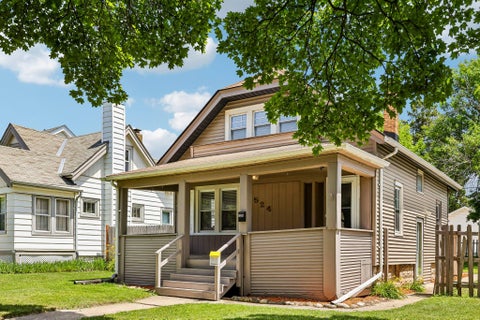 Photo of 524 S Oak Park Ct, Milwaukee, WI 53214 (MLS # 1980864)