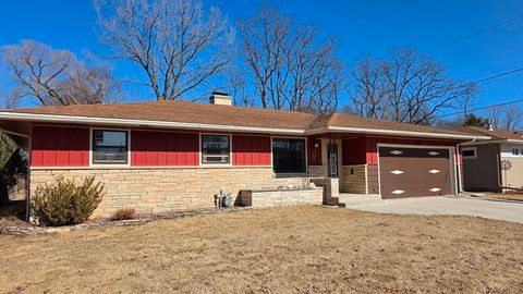 Photo of 106 Cherry St, Sheboygan Falls, WI 53085 (MLS # 1952422)