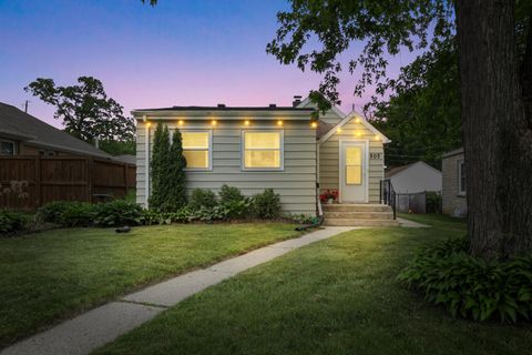 Photo of 802 S 90th St, West Allis, WI 53214 (MLS # 1966110)