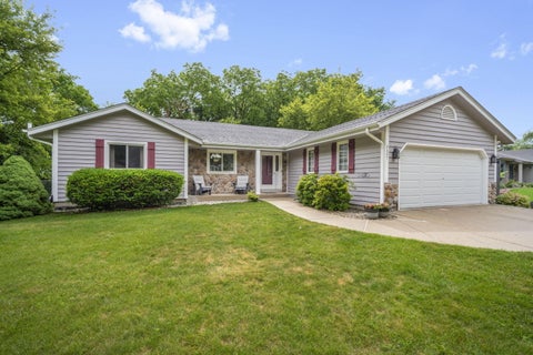 Photo of 2607 Lancaster Dr, Waukesha, WI 53188 (MLS # 1968103)