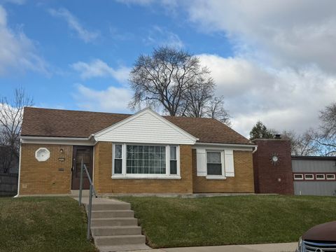 Photo of 3919 N 58th St, Milwaukee, WI 53216 (MLS # 1957804)