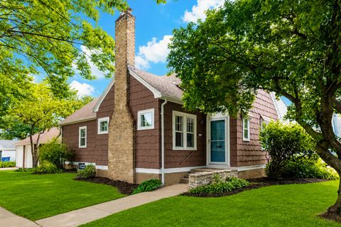 Photo of 5901 N Shoreland Ave, Whitefish Bay, WI 53217 (MLS # 1971333)