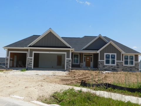 Photo of 716 Hummingbird Ct, Grafton, WI 53024 (MLS # 1884655)