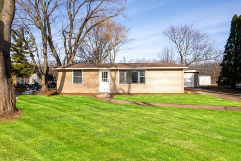 Photo of 10314 Root River Dr, Caledonia, WI 53108 (MLS # 1945939)