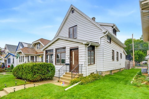 Photo of 1739 S 75th St, West Allis, WI 53214 (MLS # 1982903)