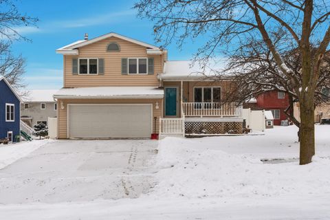 Photo of 1978 Sandalwood Dr, Onalaska, WI 54650 (MLS # 1946271)