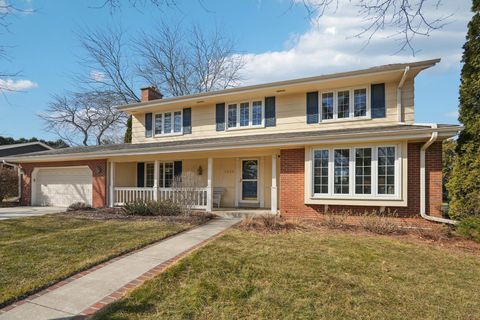 Photo of 3220 W Chateau Ct, Mequon, WI 53092 (MLS # 1951472)