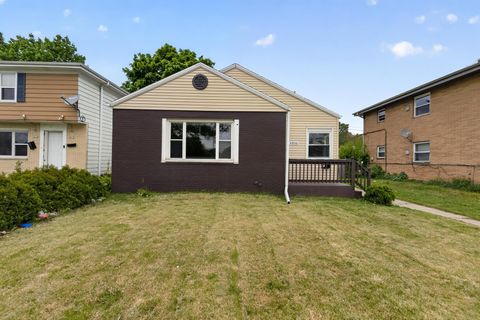 Photo of 4806 W Hampton Ave, Milwaukee, WI 53218 (MLS # 1963858)