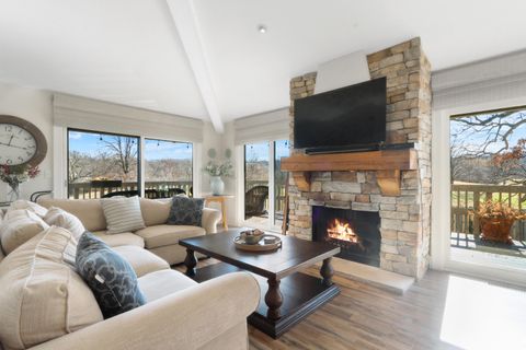 Photo of 714 Thornridge Ct, Fontana, WI 53125 (MLS # 1951102)