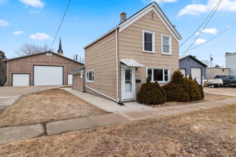 Photo of 1010 Hamilton St, Manitowoc, WI 54220 (MLS # 1952892)