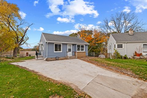 Photo of 841 N 54th St, Milwaukee, WI 53208 (MLS # 1948244)