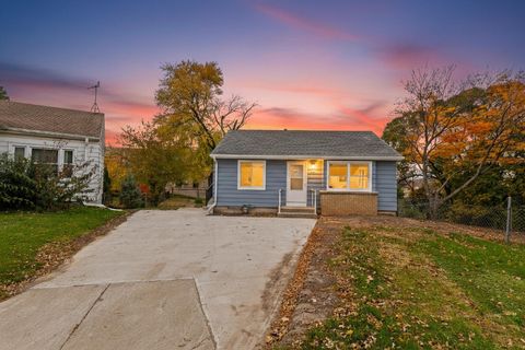 Photo of 841 N 54th St, Milwaukee, WI 53208 (MLS # 1948244)