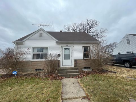 Photo of 2214 S 17th St, Sheboygan, WI 53081 (MLS # 1953792)